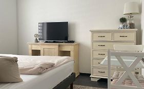 1 Zimmer, Küche und Bad (Privatparkplatz direkt am Haus)
